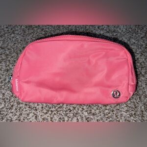Lululemon Everywhere Belt bag